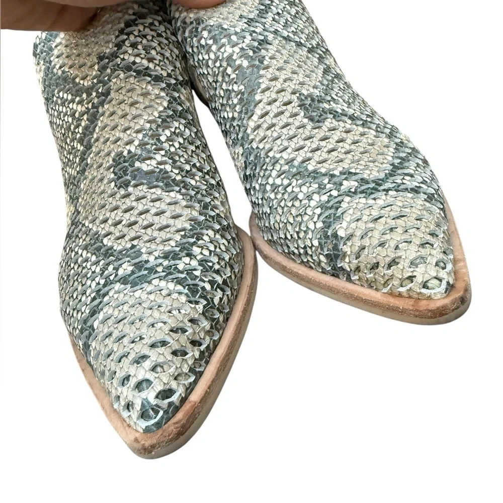 Dolce Vita Snakeskin Sher Perforated leather open side v cut Booties size 8
